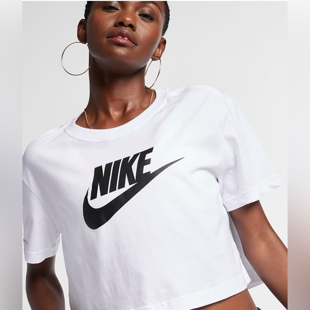 Nike Sportswear Essential Women's Cropped Logo T Shirt Medium - Picture 3 of 5